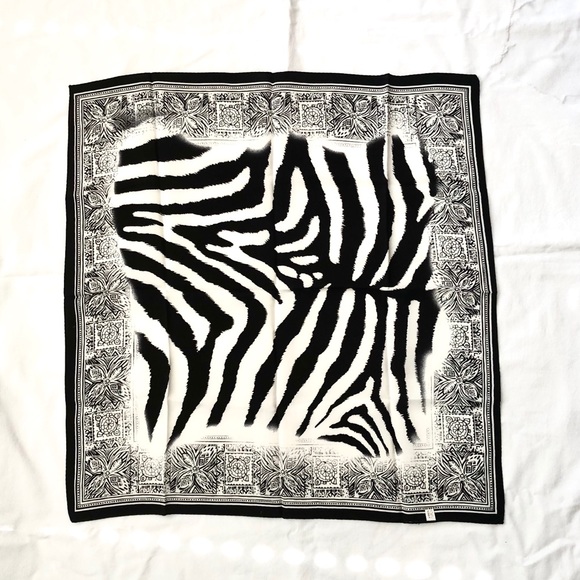 NWOT Bandanna style silk mini scarf - Picture 3 of 5